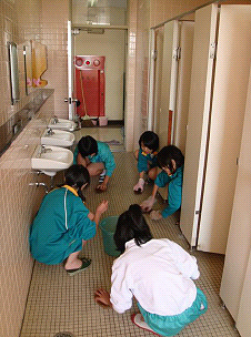 日浦中学校のトイレ磨き