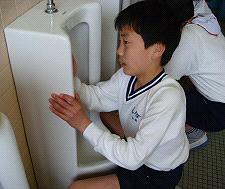 落合小学校卒業記念トイレ磨き