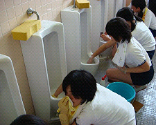 落合小学校卒業記念トイレ磨き